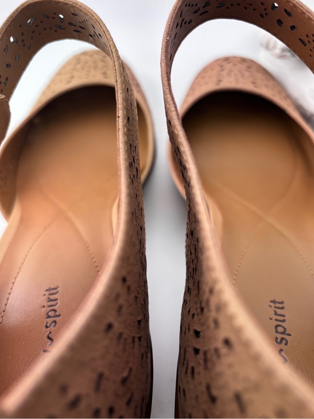 NWOB Easy Spirit Cindie Women's Perforated Leather Pumps tan sz 10 M - Picture 5 of 9
